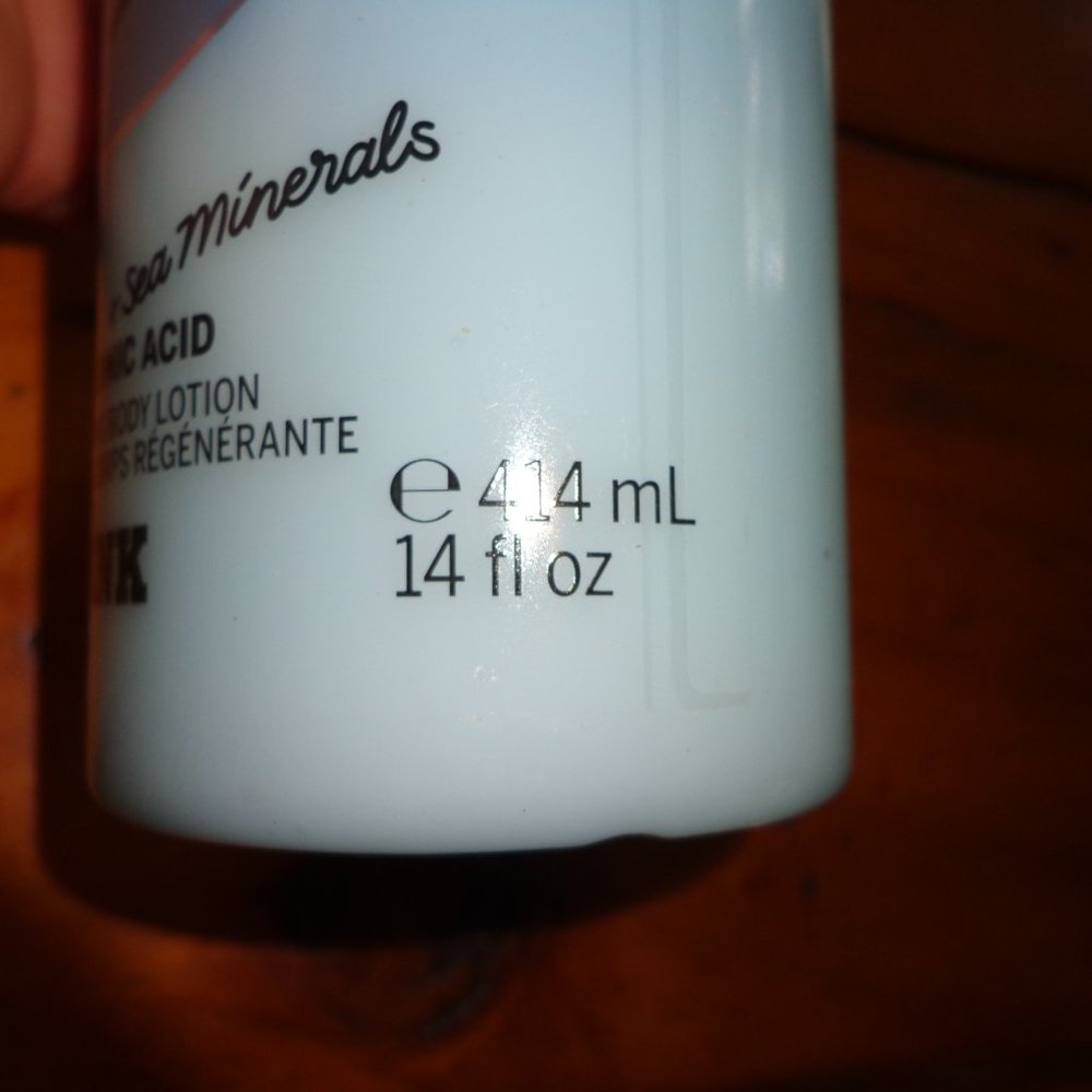 New PINK Water Lotion Replenishing Body Lotion with Hyaluronic Acid 14 fl. oz. - Picture 7 of 11